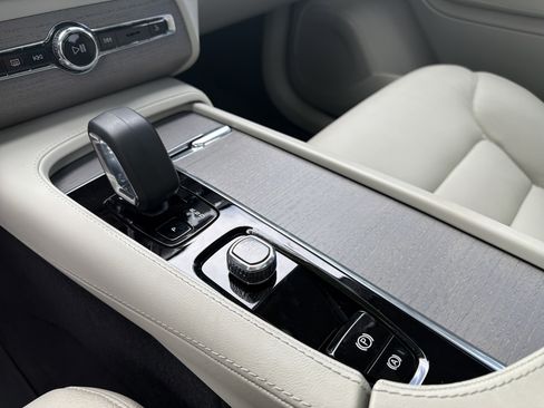 Certified 2025 Volvo XC90 B5 Plus w/ Protection Package Premier AWD/4WD image 26