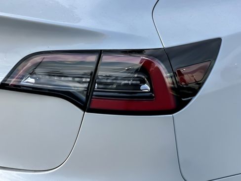 Used 2021 Tesla Model 3 Standard Range Plus image 25