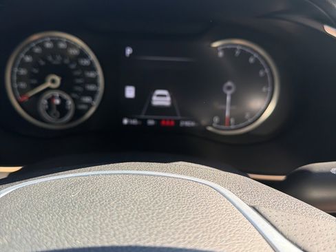 Used 2024 Genesis G70 2.5T image 12