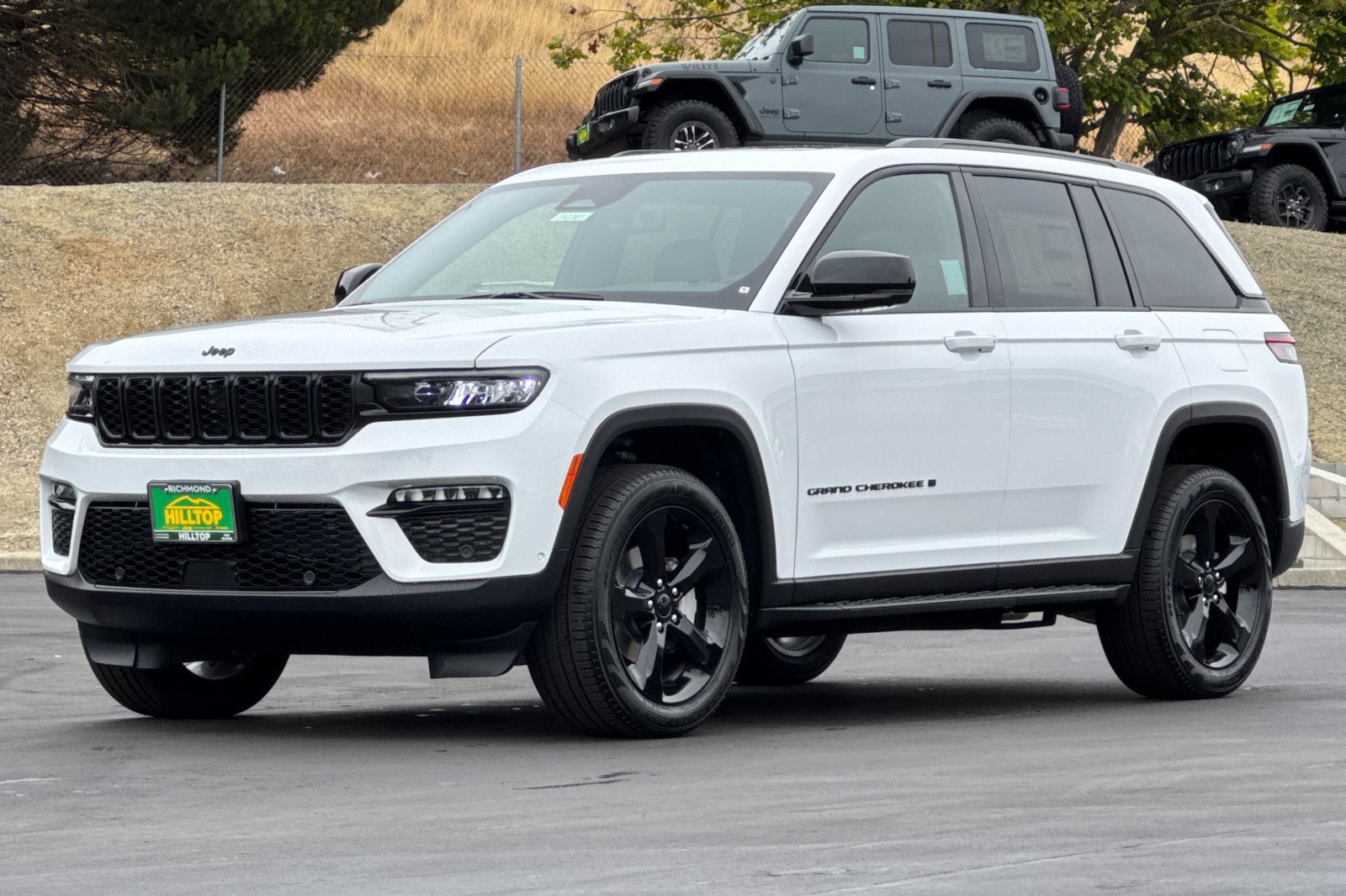 New 2025 Jeep Grand Cherokee Limited w/ Luxury Tech Group II AWD/4WD image 9