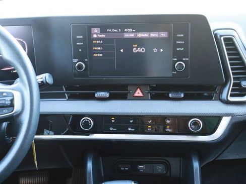 Used 2023 Kia Sportage LX image 12