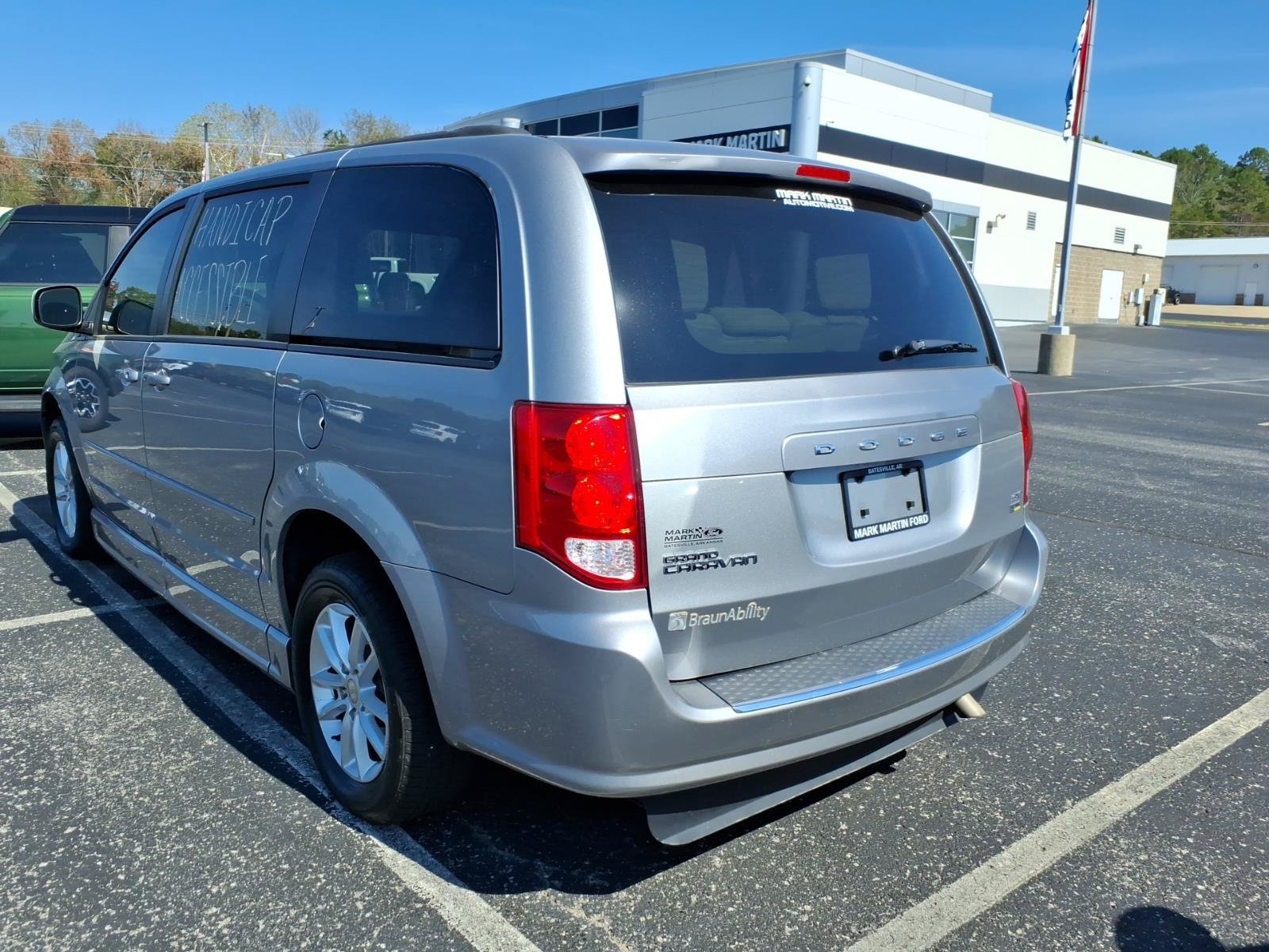 Used 2015 Dodge Grand Caravan SXT FWD image 4