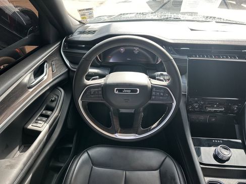 Used 2025 Jeep Grand Cherokee L Limited w/ Black Appearance Package image 11