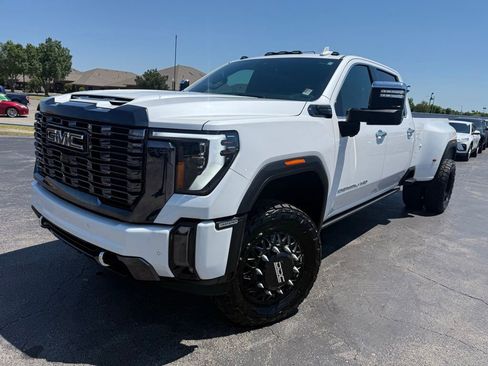 Used 2024 GMC Sierra 3500 Denali Ultimate AWD/4WD image 2