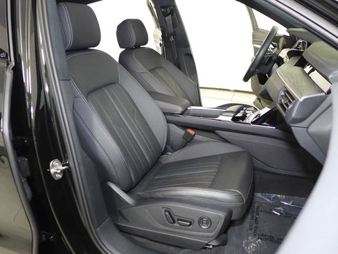 Used 2024 Audi Q8 e-tron Premium Plus w/ Premium Plus Package AWD/4WD image 19