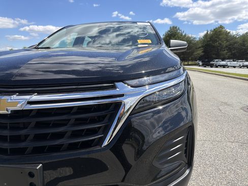Used 2023 Chevrolet Equinox LS AWD/4WD image 6
