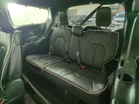 Used 2020 Chrysler Pacifica Limited w/ Advanced Safetytec Group image 34