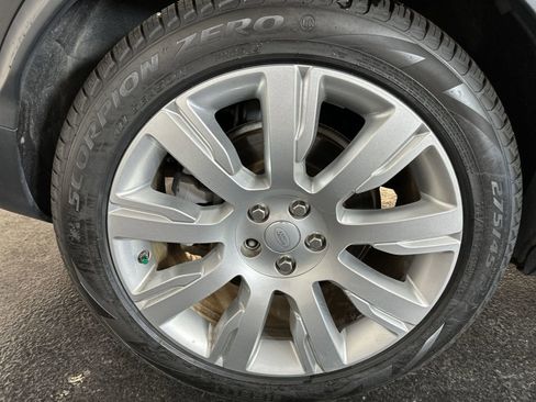 Used 2020 Land Rover Discovery HSE image 16