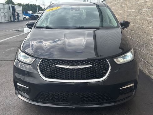 Used 2023 Chrysler Pacifica Touring-L FWD image 40