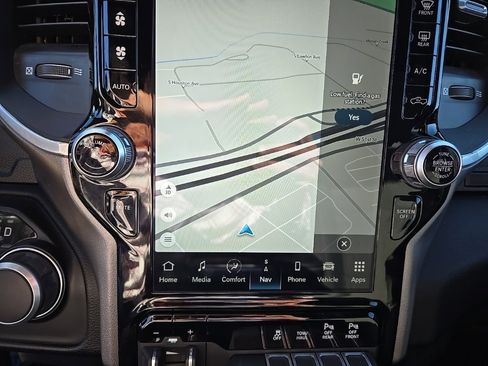 Used 2024 RAM 2500 Big Horn w/ Sport Appearance Package image 31