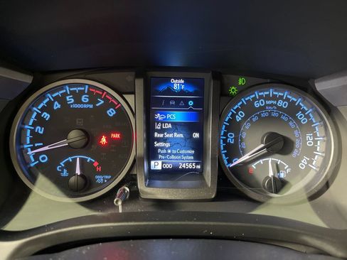 Certified 2023 Toyota Tacoma TRD Off-Road AWD/4WD image 18