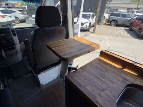 Used 2014 Mercedes-Benz Sprinter 2500 image 37