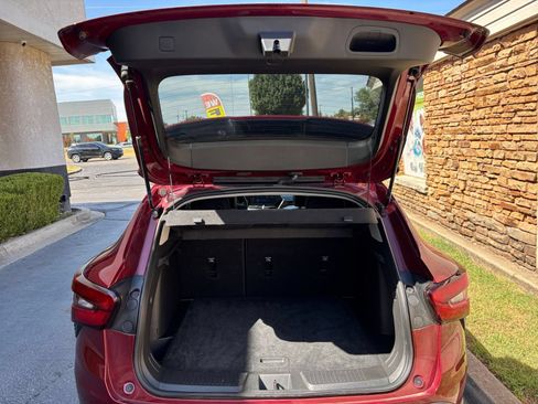 Used 2025 Chevrolet Trax LT FWD image 31