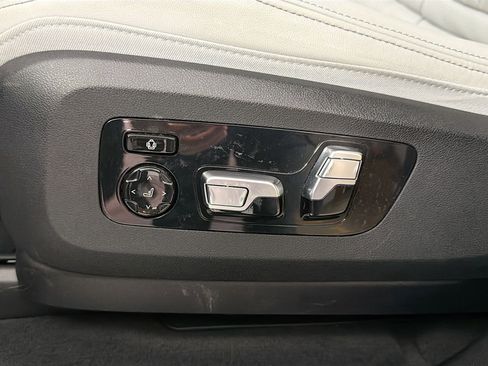 Certified 2023 BMW X7 xDrive40i w/ Premium Package image 19