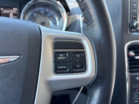 Used 2014 Chrysler Town & Country Touring FWD image 13