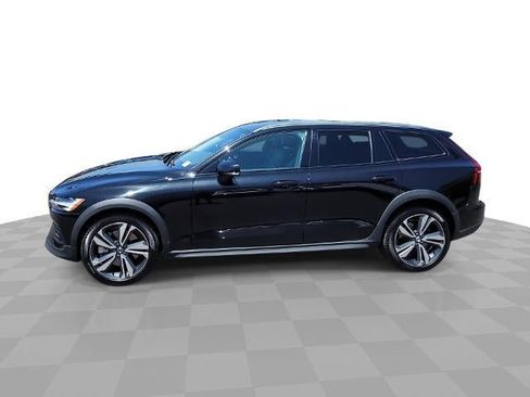 Used 2025 Volvo V60 B5 Cross Country Plus AWD/4WD image 1