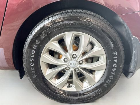 Used 2020 Kia Sedona LX FWD image 30