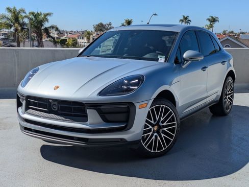 Certified 2026 Porsche Macan AWD/4WD image 1