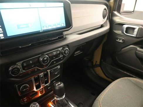 Used 2025 Jeep Wrangler Willys image 27