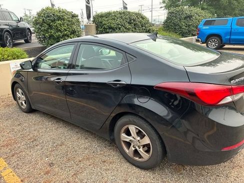 Used 2014 Hyundai Elantra SE FWD image 2