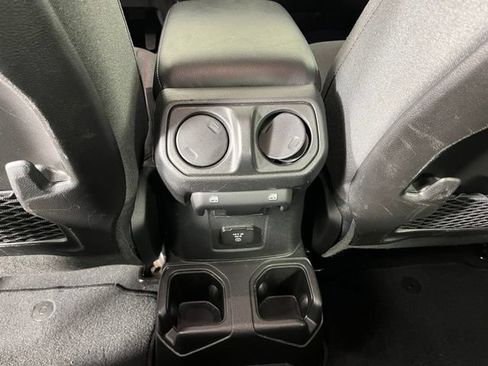 Used 2025 Jeep Wrangler Unlimited Rubicon AWD/4WD image 40