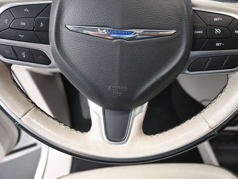 Used 2020 Chrysler Pacifica Limited FWD image 19