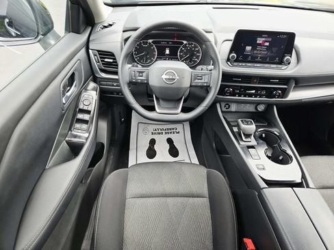 Used 2025 Nissan Rogue SV FWD image 10