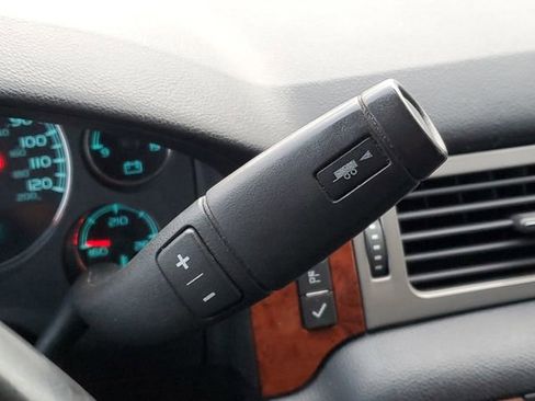 Used 2014 Chevrolet Suburban LT image 15