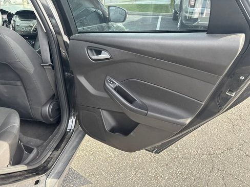 Used 2015 Ford Focus SE FWD image 14