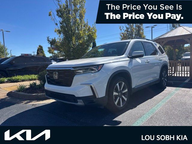 Used 2023 Honda Pilot Touring image 1