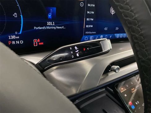 Used 2026 Cadillac Vistiq Premium Luxury image 26