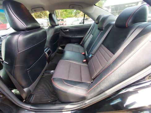 Used 2017 Toyota Camry SE FWD image 9