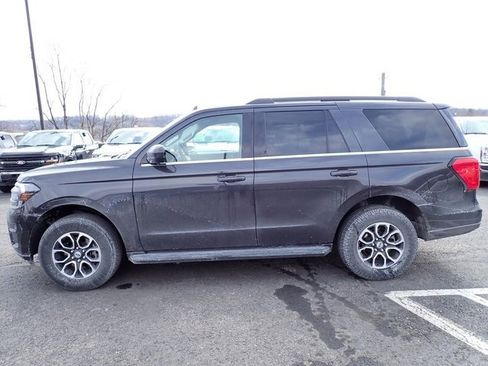 Used 2024 Ford Expedition XLT image 2