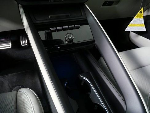 New 2026 Porsche Macan 4S Electric image 18