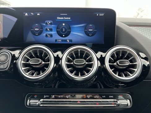 Used 2025 Mercedes-Benz GLA 250 4MATIC image 22