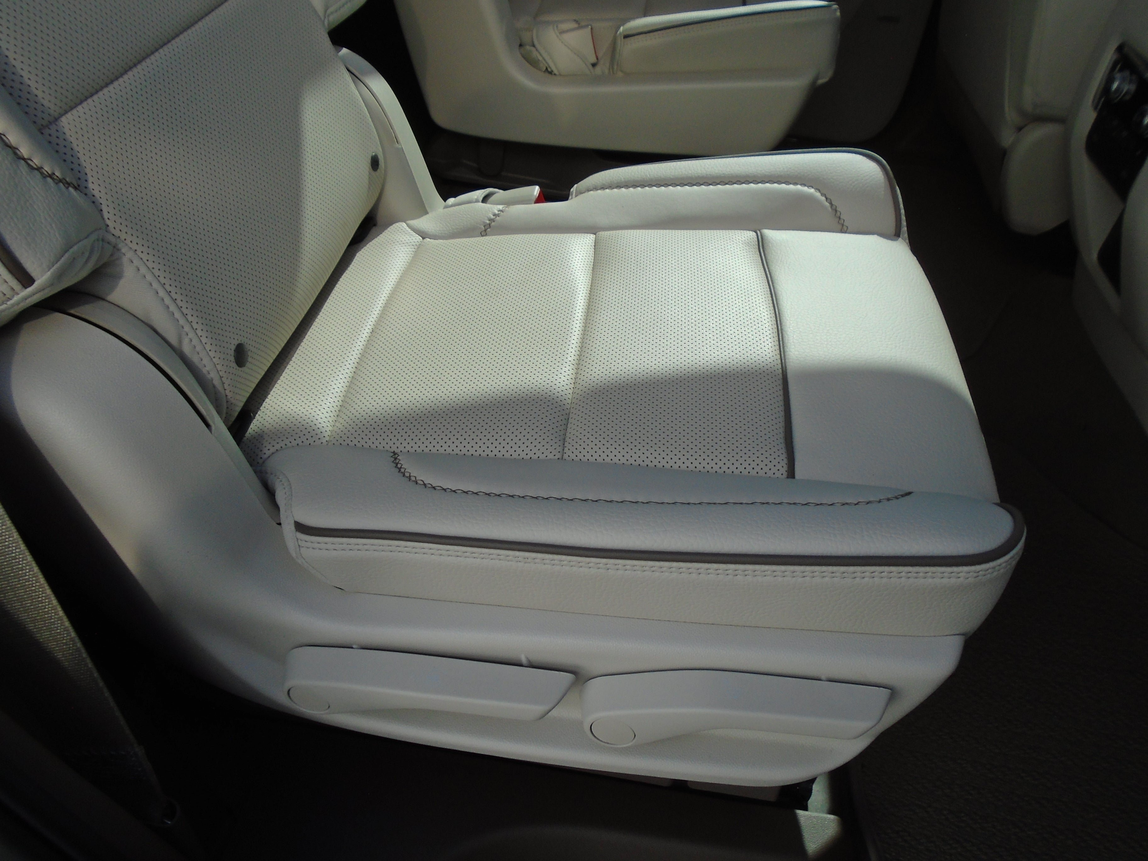 Used 2023 GMC Yukon Denali AWD/4WD image 38