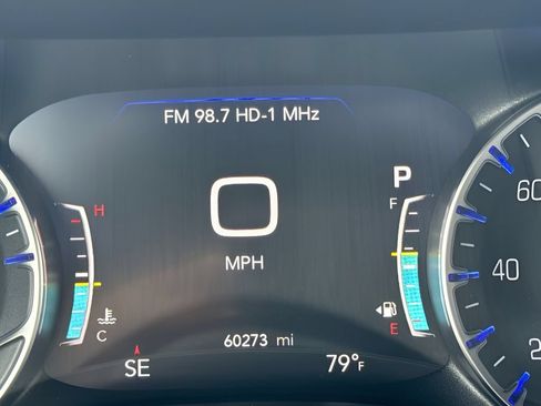 Used 2025 Chrysler Pacifica Limited FWD image 19