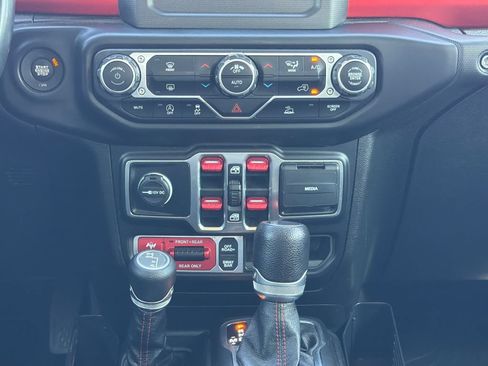 Used 2021 Jeep Gladiator Rubicon AWD/4WD image 21