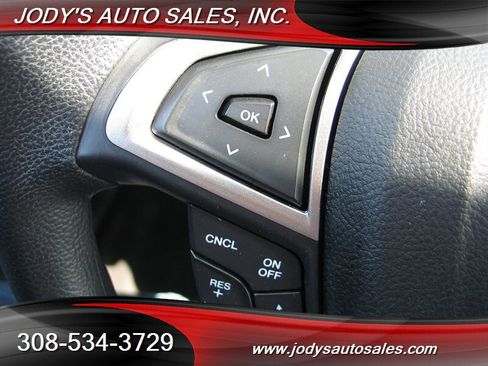 Used 2020 Ford Fusion SE FWD image 12