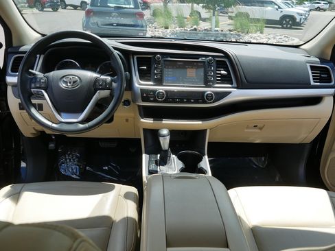 Used 2015 Toyota Highlander XLE AWD/4WD image 22
