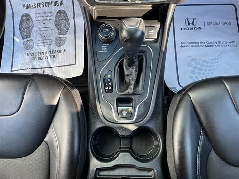 Used 2019 Jeep Cherokee Latitude Plus w/ Comfort/Convenience Group image 20