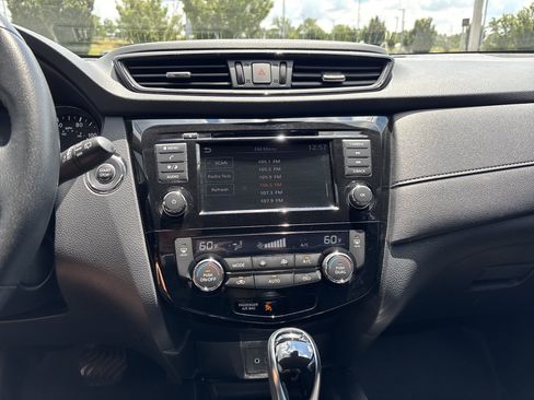 Used 2019 Nissan Rogue SV AWD/4WD image 21