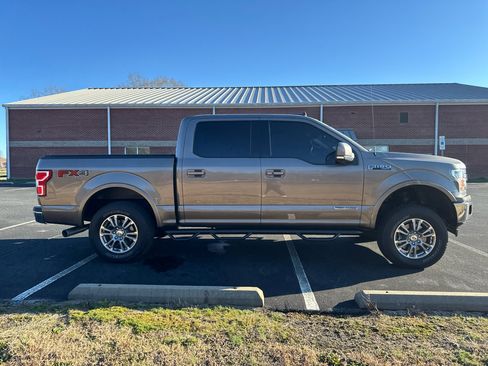 Used 2019 Ford F150 Lariat w/ Trailer Tow Package image 3