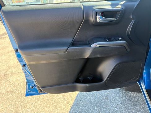 Used 2018 Toyota Tacoma TRD Off-Road image 13