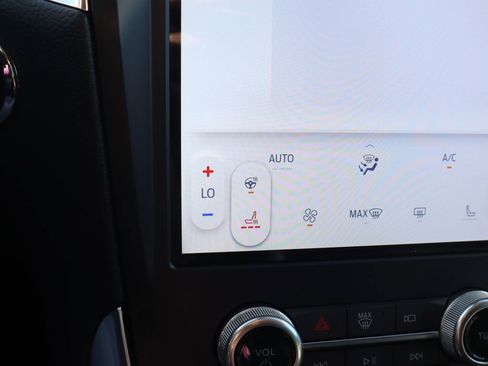 Used 2024 Ford Edge Titanium image 16