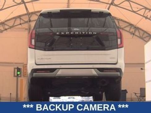 Used 2025 Ford Expedition Max Platinum AWD/4WD image 3