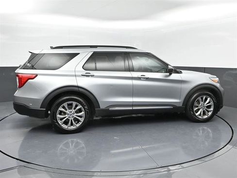Used 2023 Ford Explorer XLT w/ Equipment Group 202A RWD image 30