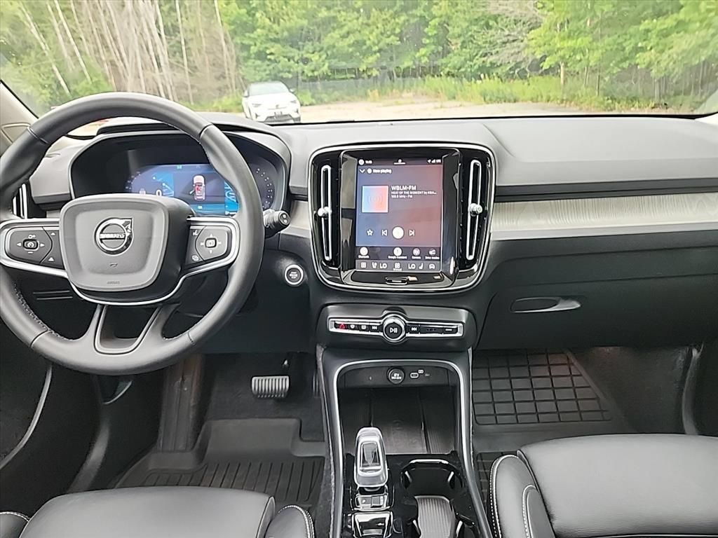 Certified 2026 Volvo XC40 B5 Plus AWD/4WD image 34