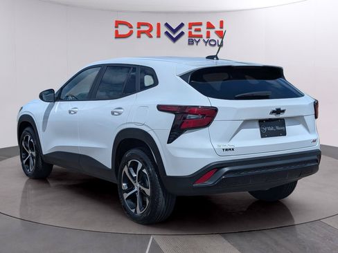 New 2026 Chevrolet Trax RS w/ Sunroof Package FWD image 3