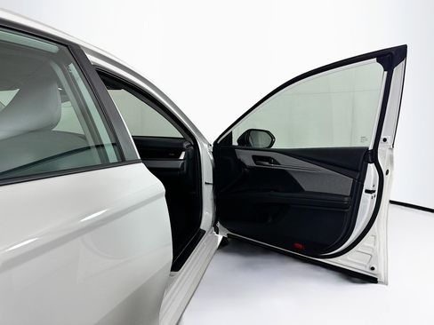 Used 2025 Toyota Camry LE FWD image 30